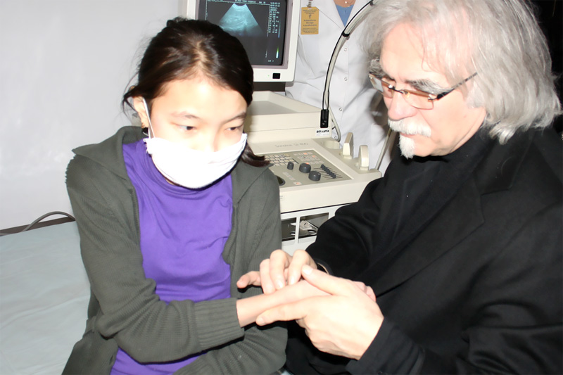 Prof. Marc mit einer Patienten