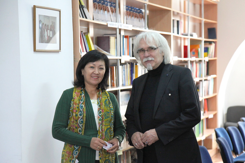 Universität KSPU - Bishkek- Prof Marc mit der Leiterin des Lehrstuhls Germanistik